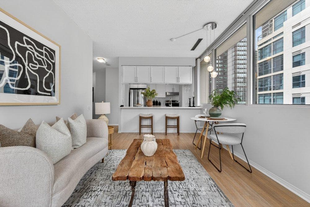 555 Yonge Street Unit 707, Regent Park / Cabbagetown / St. James Town