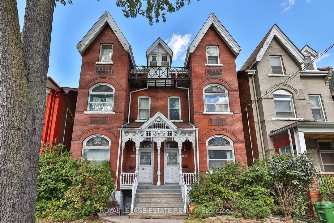 110 Baldwin Street, Downtown Toronto / Waterfront