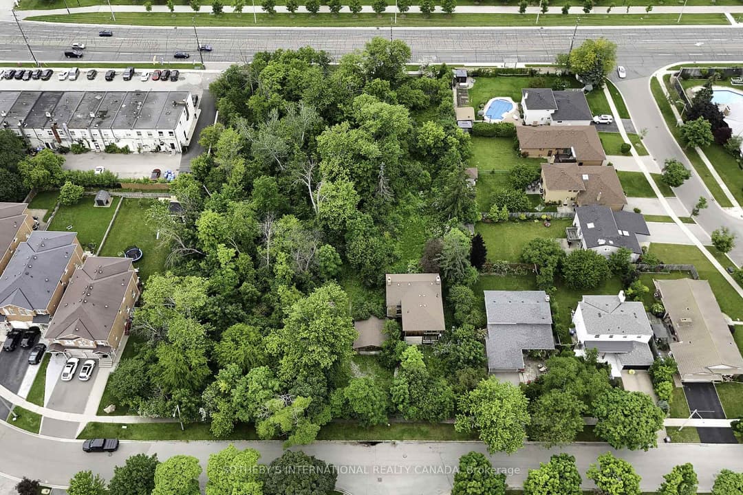 1050 BURNHAMTHORPE Road, Mississauga