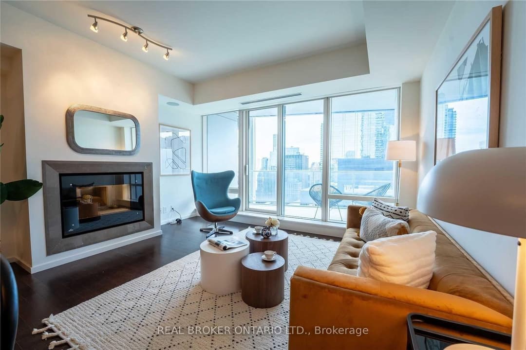 180 University Avenue Unit 3307, Downtown Toronto / Waterfront