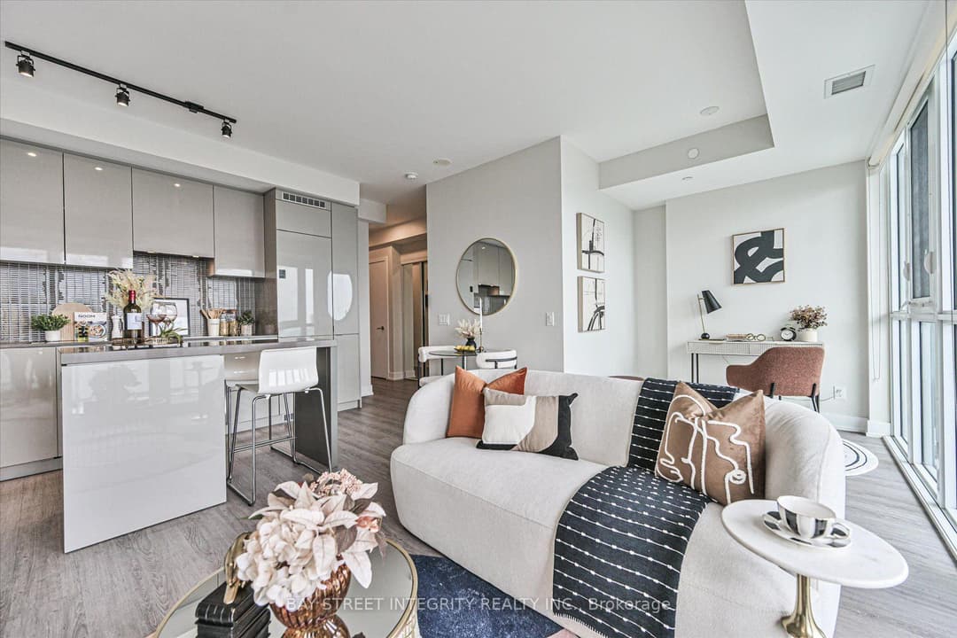 7 Grenville Street Unit 3807, Downtown Toronto / Waterfront