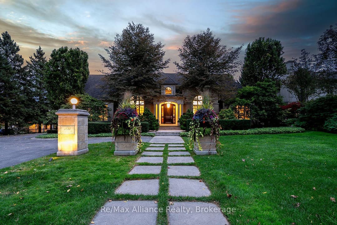 1426 Lakeshore Road, Oakville