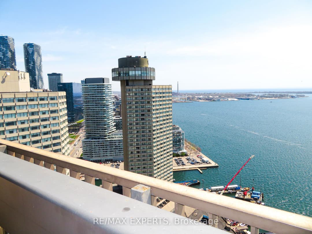 33 Harbour Square Unit 2233, Downtown Toronto / Waterfront