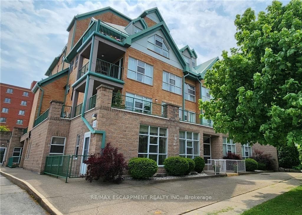 19 Lake Avenue Unit 204, Hamilton