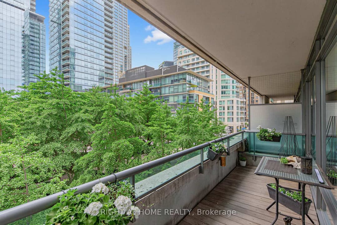 18 Yorkville Avenue Unit 305, Annex / Yorkville / Summerhill