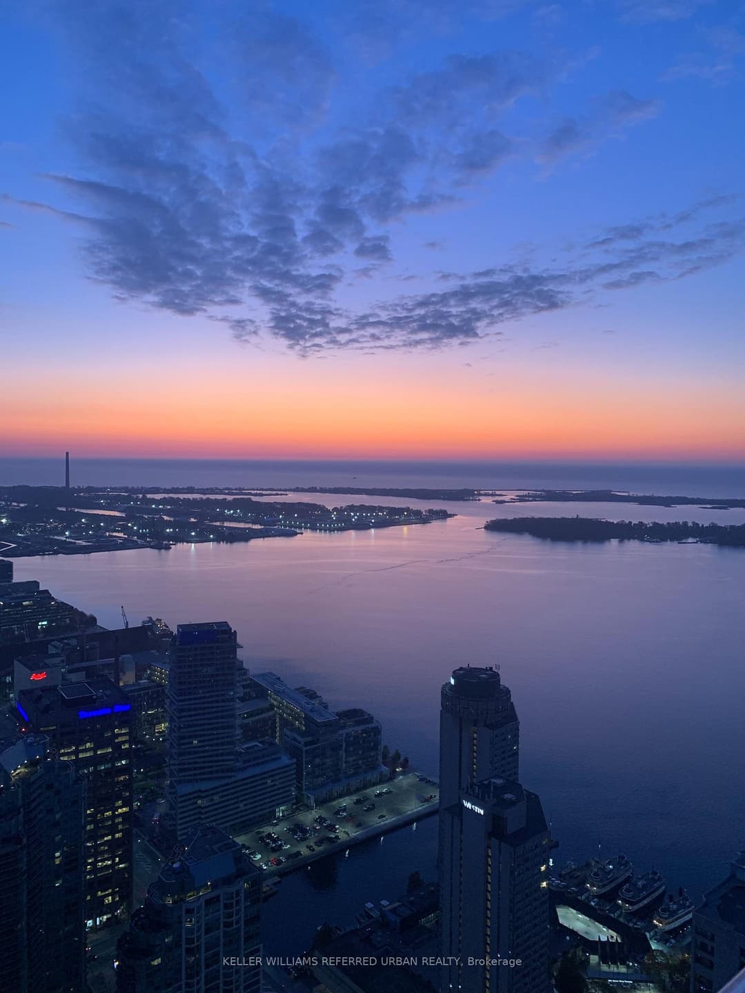 88 Harbour Street Unit 7105, Downtown Toronto / Waterfront