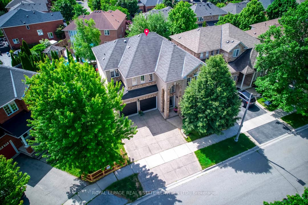2249 Glazebrook Circle, Oakville