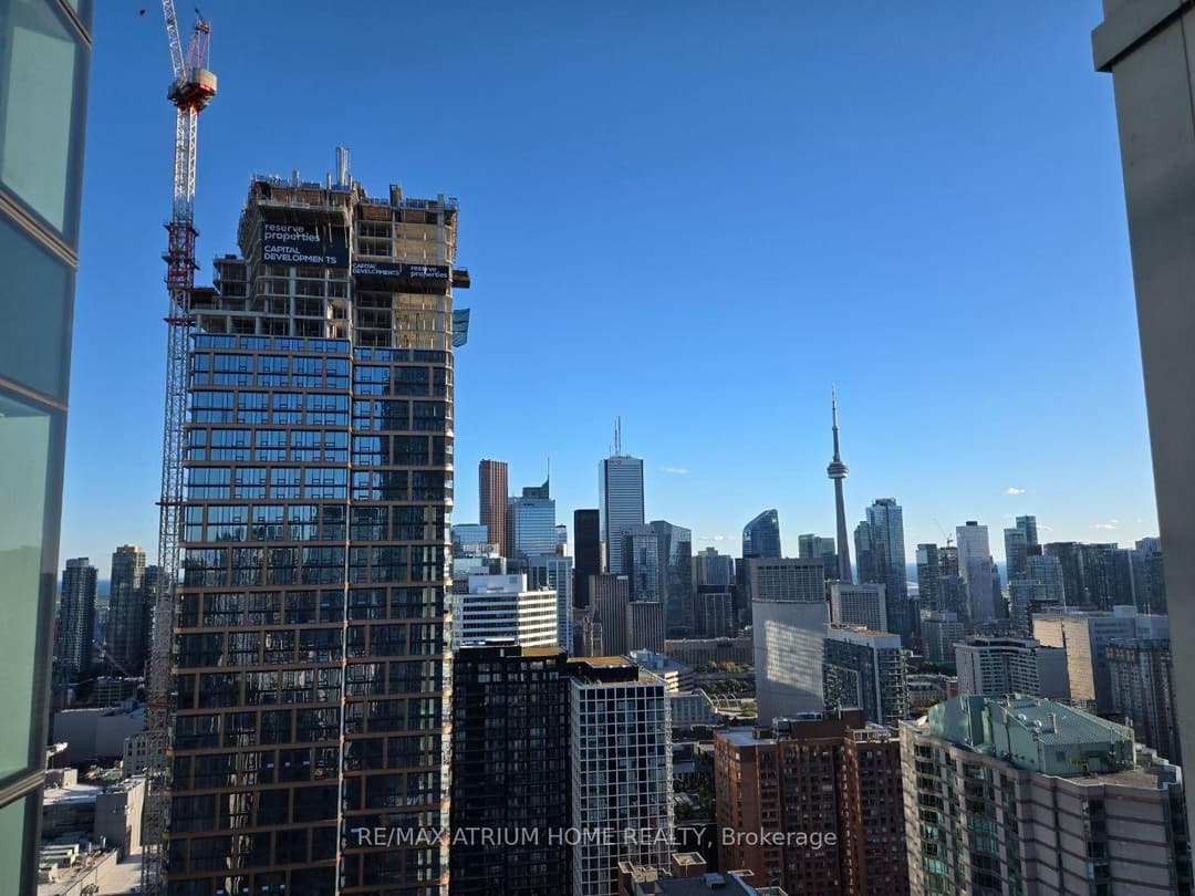 386 Yonge Street Unit 3910, Downtown Toronto / Waterfront