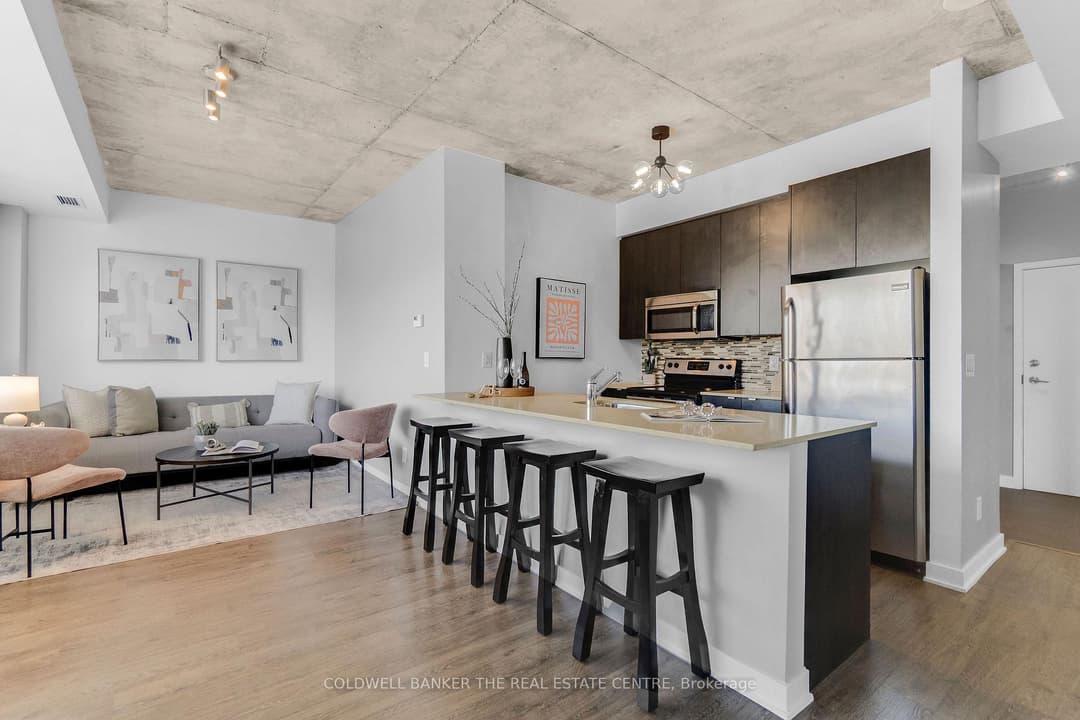 400 Wellington Street Unit 802, Downtown Toronto / Waterfront