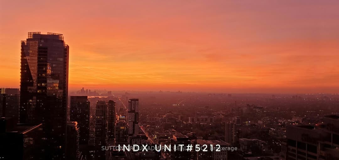 70 Temperance Street Unit 5212, Downtown Toronto / Waterfront