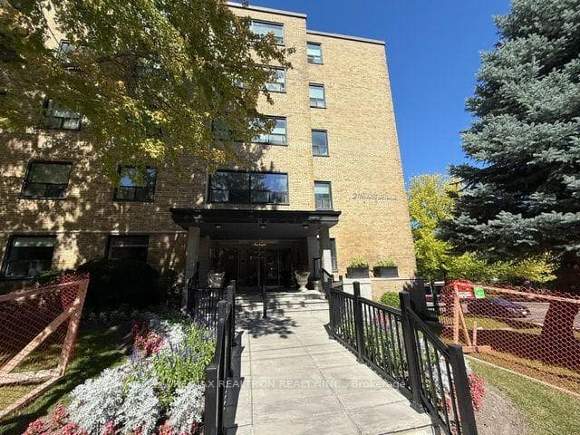 2 Ridelle Avenue Unit 106, Lawrence Park / Bedford Park
