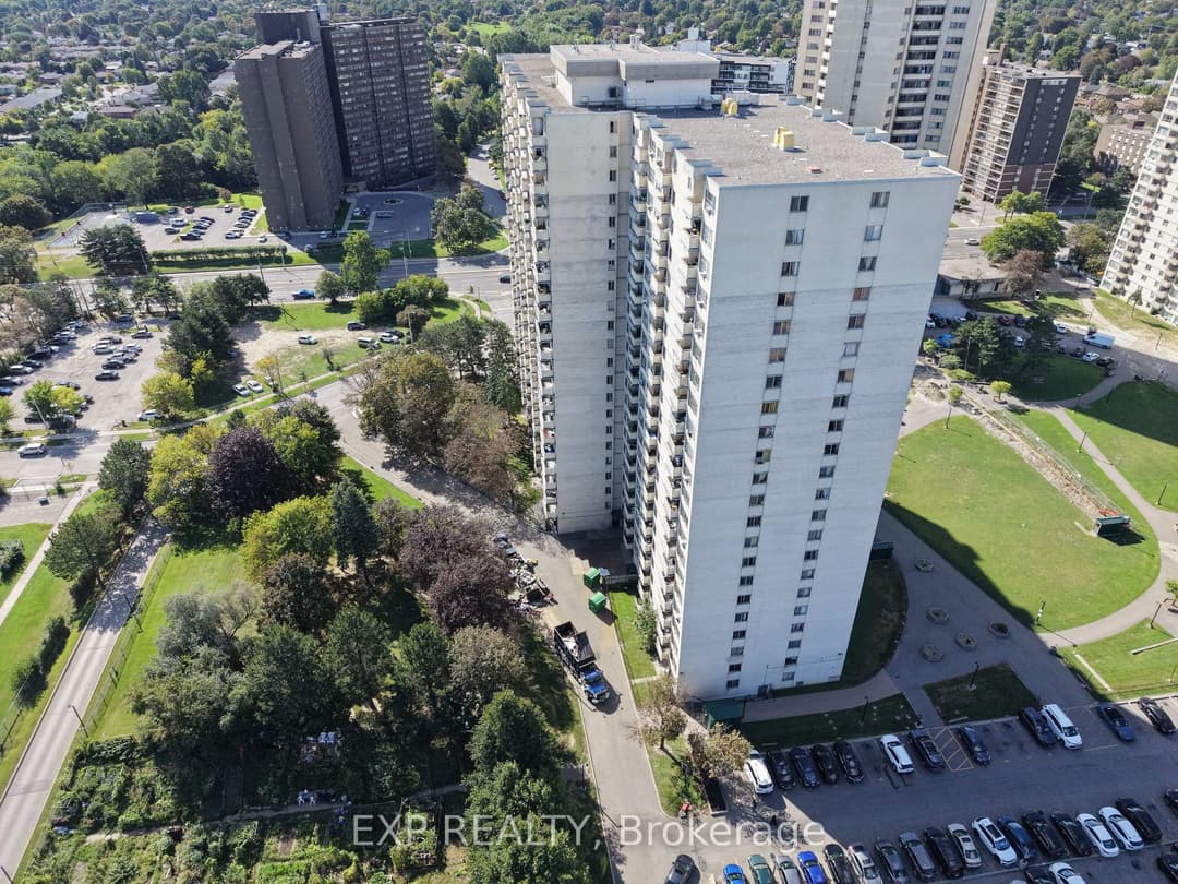 320 Dixon Road Unit 1813, Etobicoke (Kingsview Village / Humber Heights)
