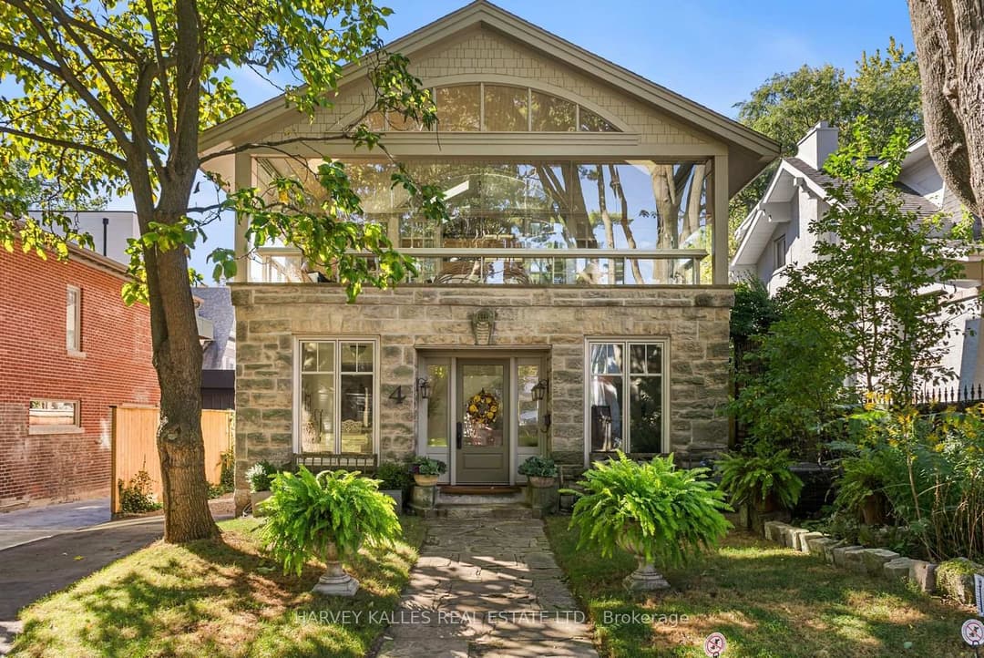 4 Neville Park Boulevard, The Beaches / Upper Beaches