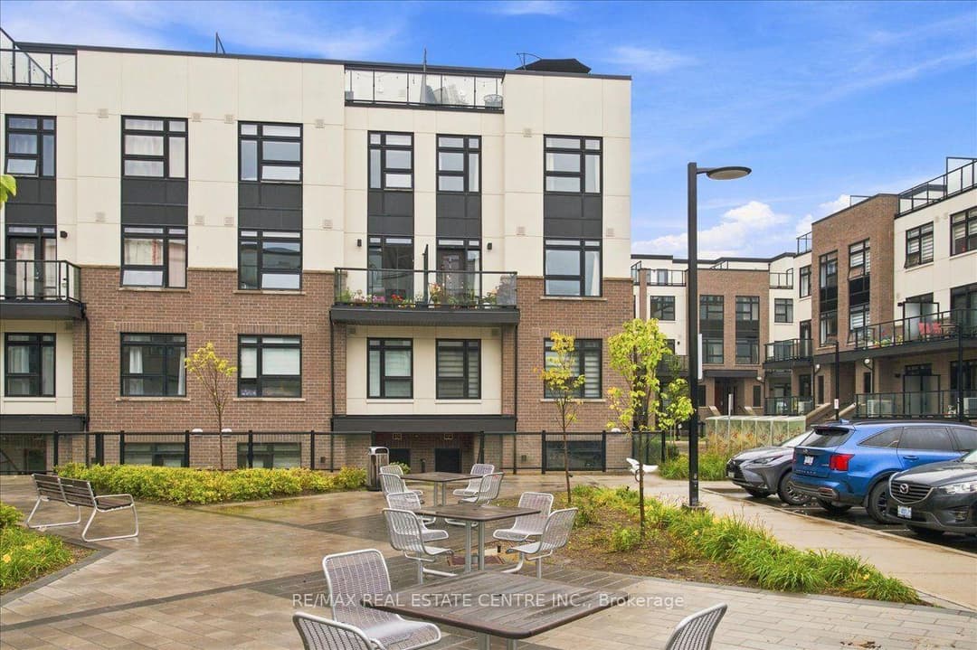 1597 Rose Way Unit 103, Milton