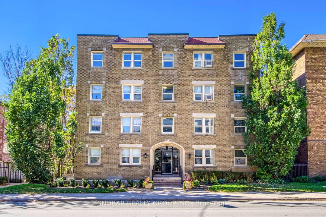 114 Vaughan Road Unit 105, Forest Hill / Deer Park