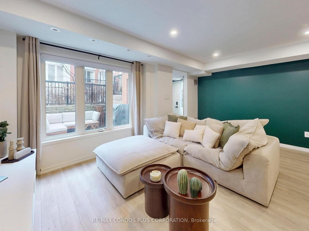 29 Florence Wyle Lane, Riverdale / Leslieville