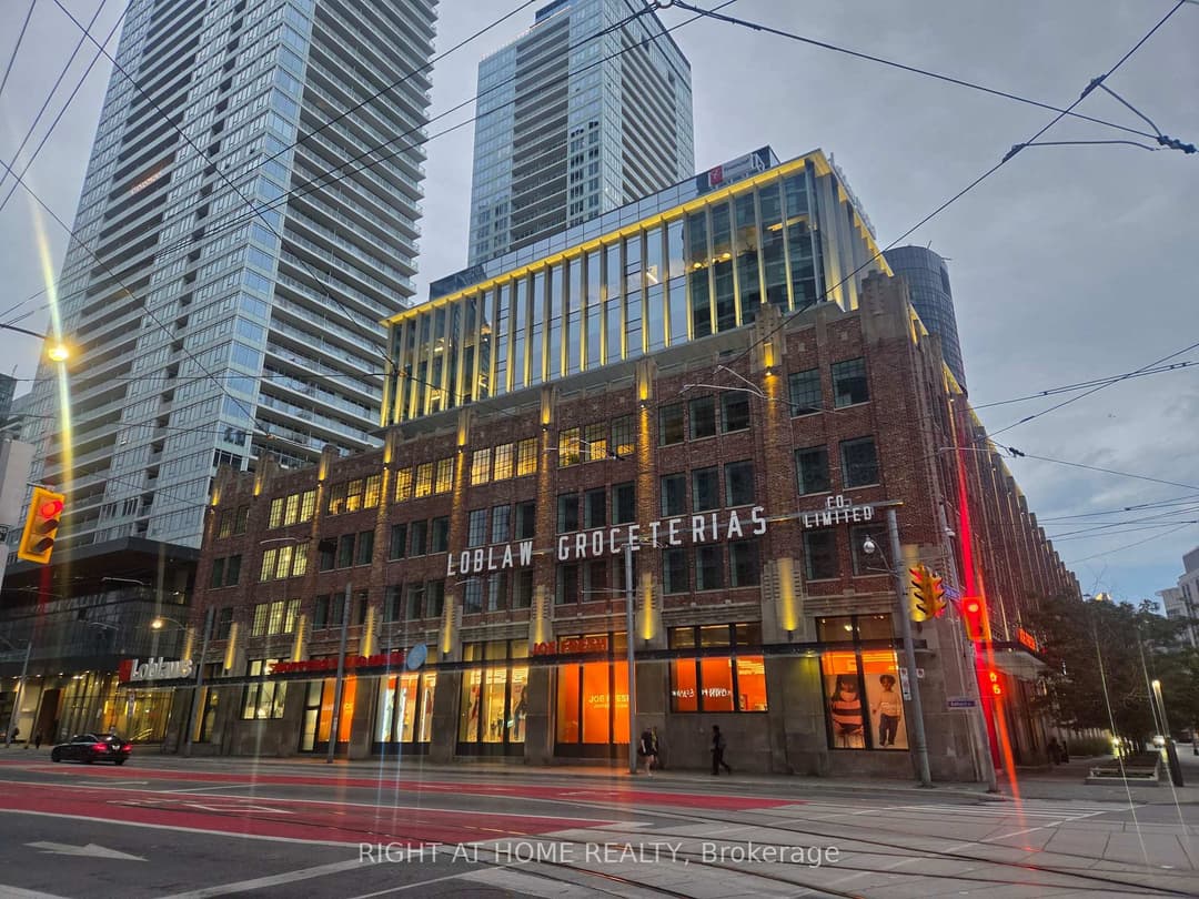 17 Bathurst Street Unit 602, Downtown Toronto / Waterfront