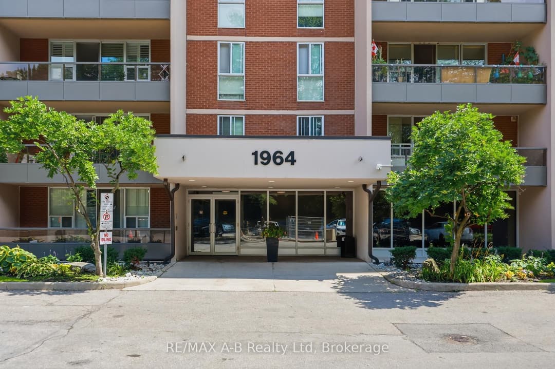 Virtual tour of 1964 Main Street Unit 805, Hamilton