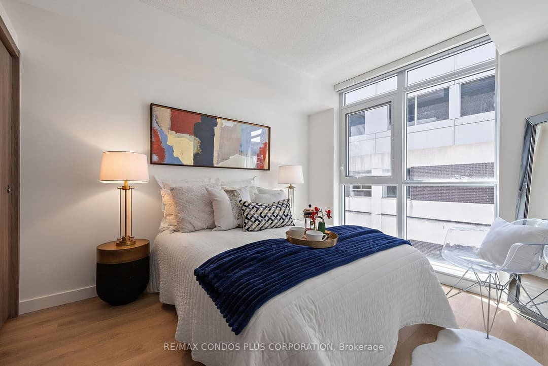 38 Widmer Street Unit 810, Downtown Toronto / Waterfront
