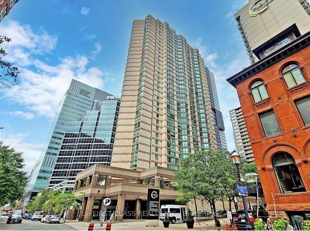 38 Elm Street Unit 611, Downtown Toronto / Waterfront