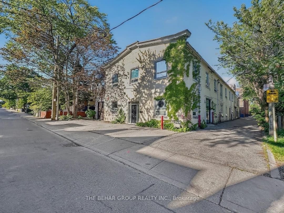 65 Bellwoods Avenue, Downtown Toronto / Waterfront