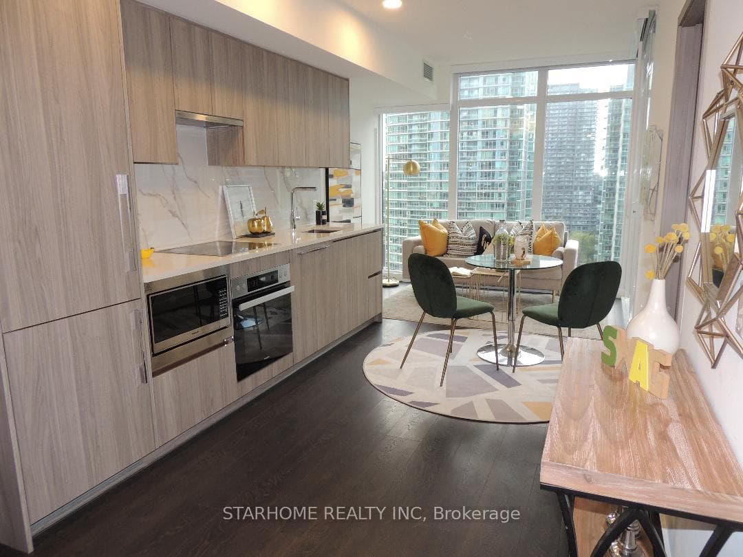 1 Concord Cityplace Way Unit 2015, Downtown Toronto / Waterfront