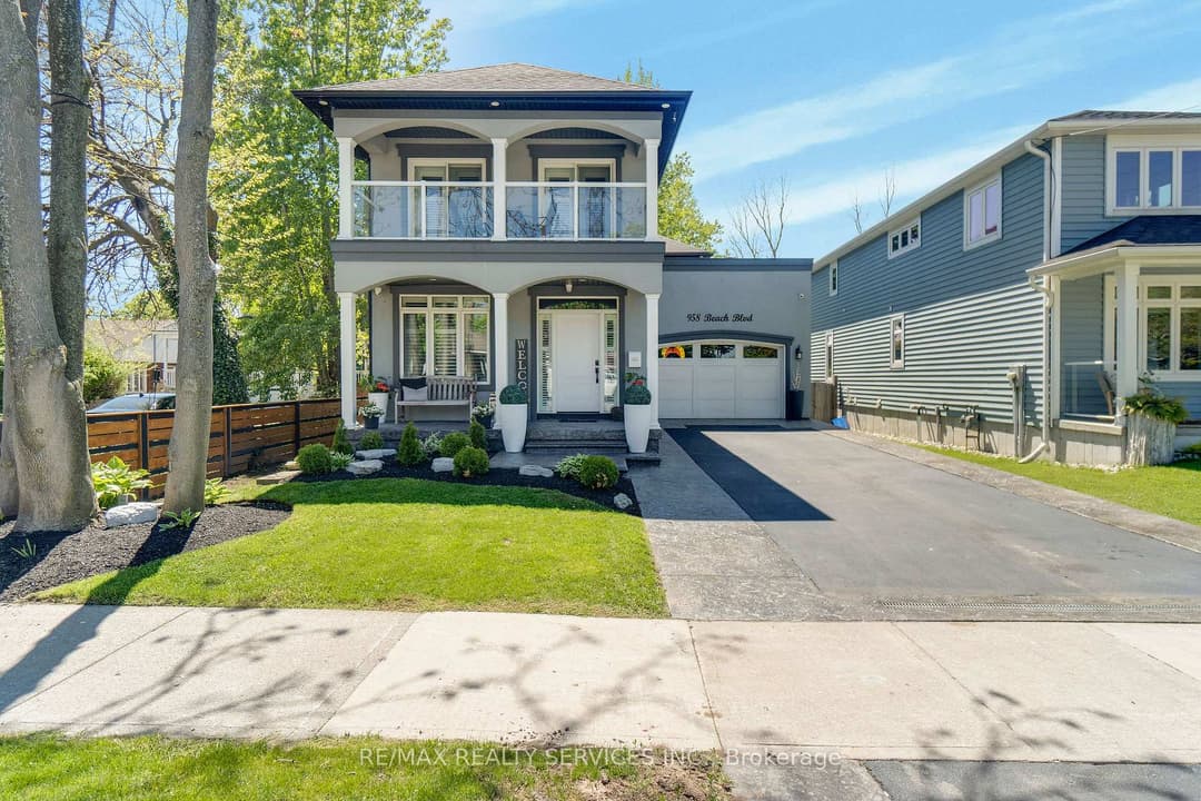958 Beach Boulevard, Hamilton