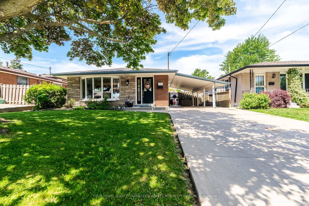 130 Burrwood Drive, Hamilton