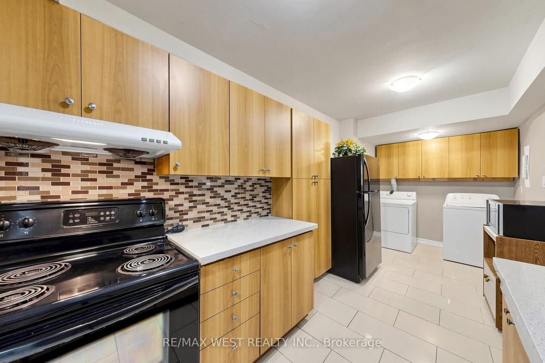 370 Dixon Road Unit 102, Etobicoke (Kingsview Village / Humber Heights)