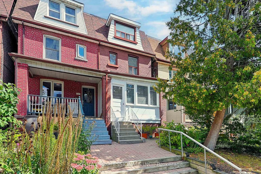 227 Montrose Avenue, Downtown Toronto / Waterfront
