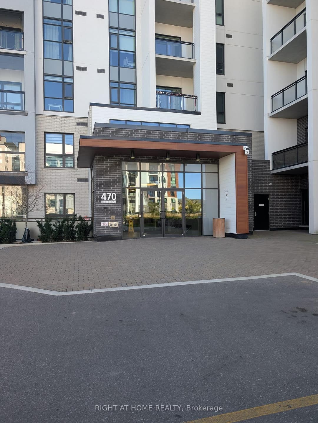 470 Gordon Krantz Avenue Unit 205, Milton