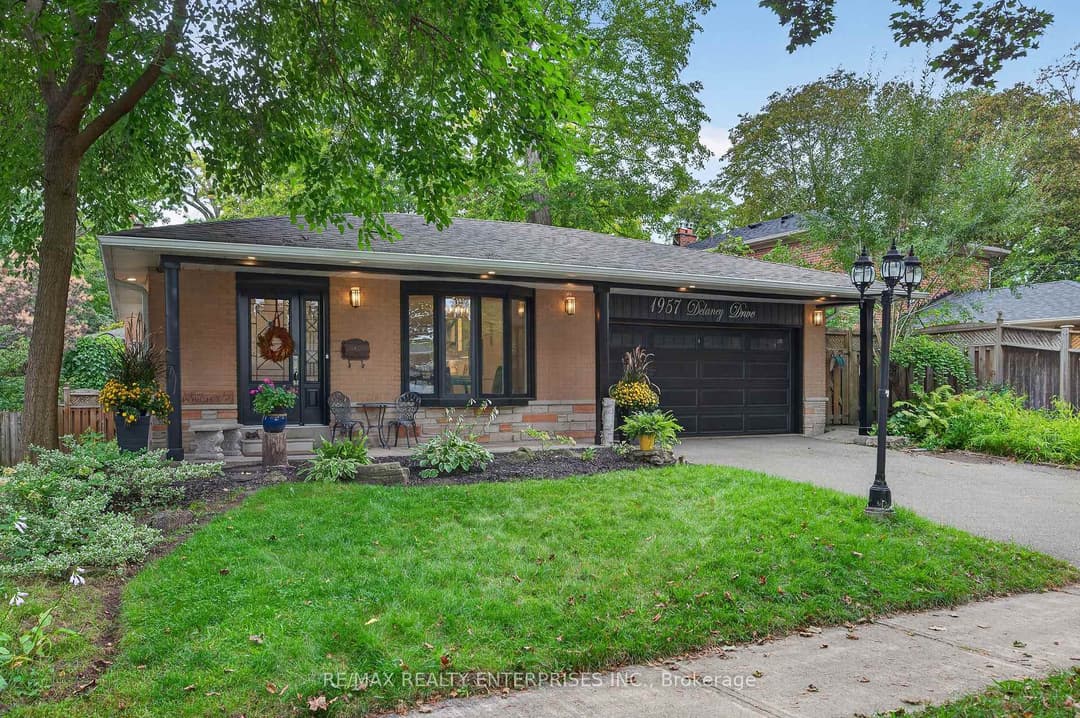 1957 Delaney Drive, Mississauga