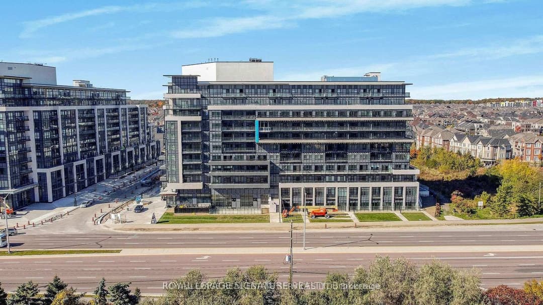 395 Dundas Street Unit 820, Oakville