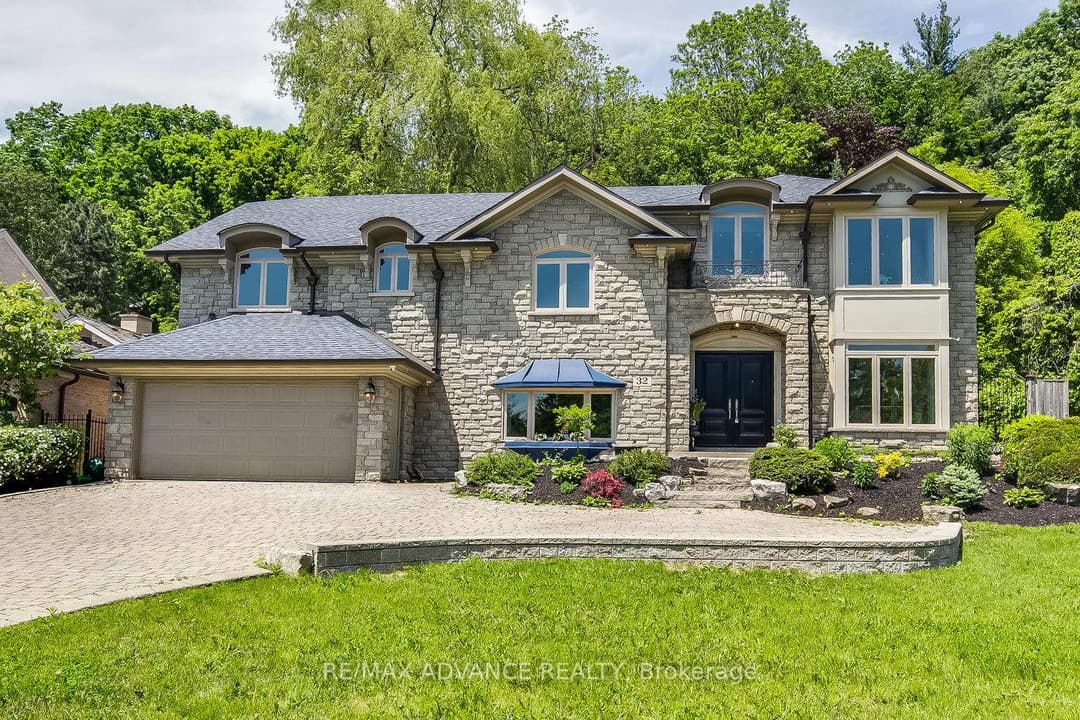 32 Brookfield Road, Bridle Path / York Mills / Hoggs Hollow