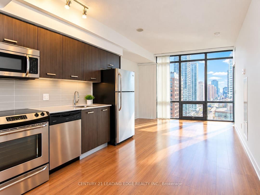 832 Bay Street Unit 1009, Downtown Toronto / Waterfront